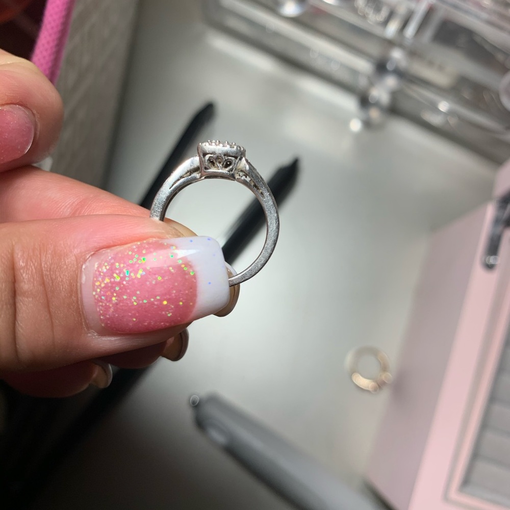 Jewelry - Picture 3 of 3